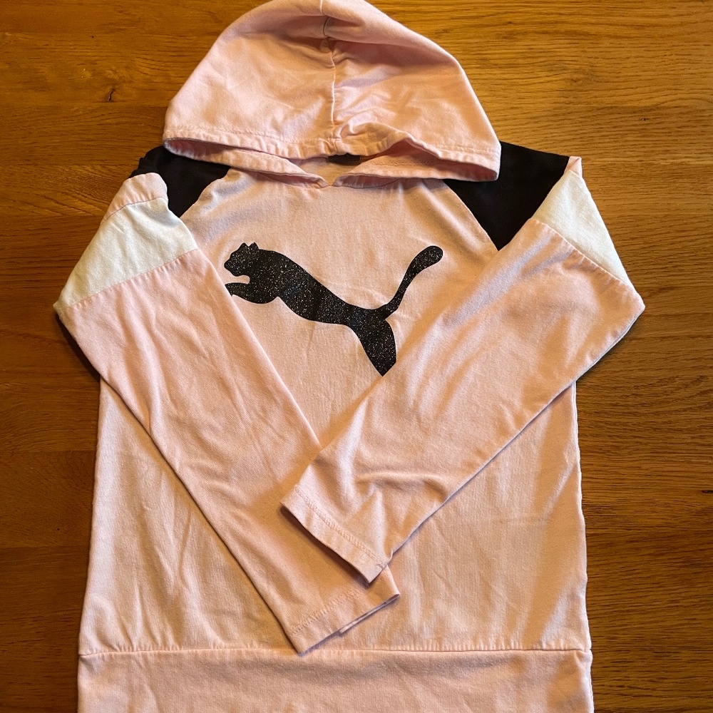 Girls Puma Hooded Long Sleeved Tee. Size M (8/10)